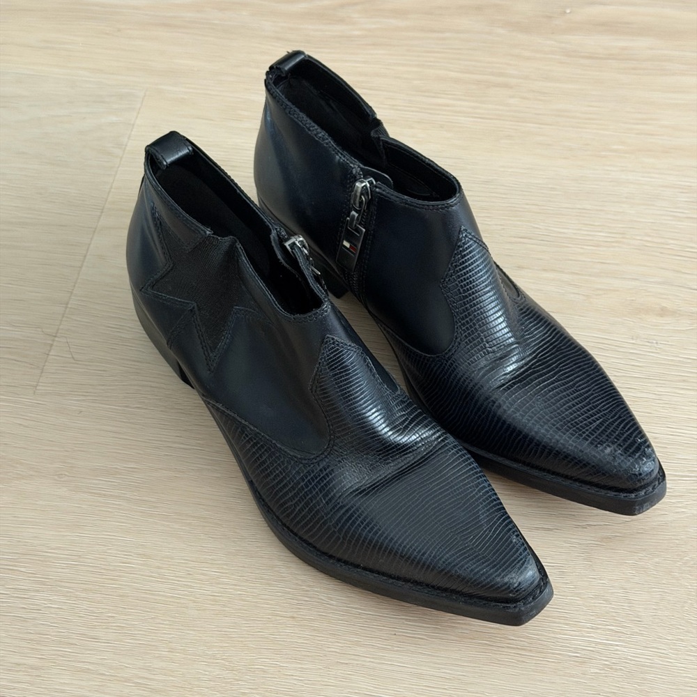 Tommy Hilfiger Star Cowgirl Black Ankle Booties